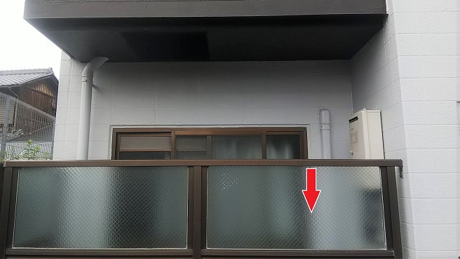 滋賀県大津市でエアコン室外機内に営巣したアシナガバチの蜂の巣駆除